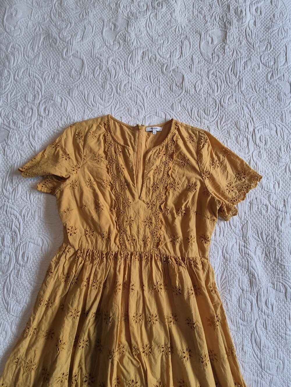 Madewell 12 Scalloped Eyelet Midi Dress features airy mustard cotton eyelet VGUC - Picture 3 of 8